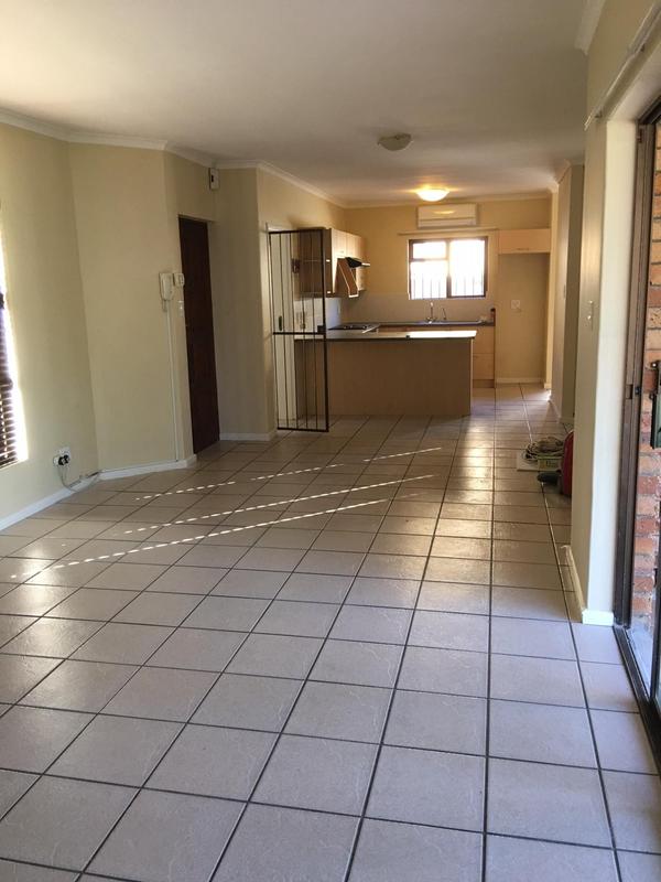 To Let 3 Bedroom Property for Rent in Uitzicht Western Cape